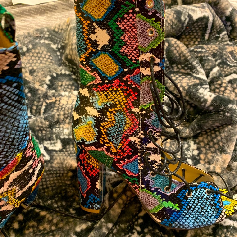 Front lace up women’s boots